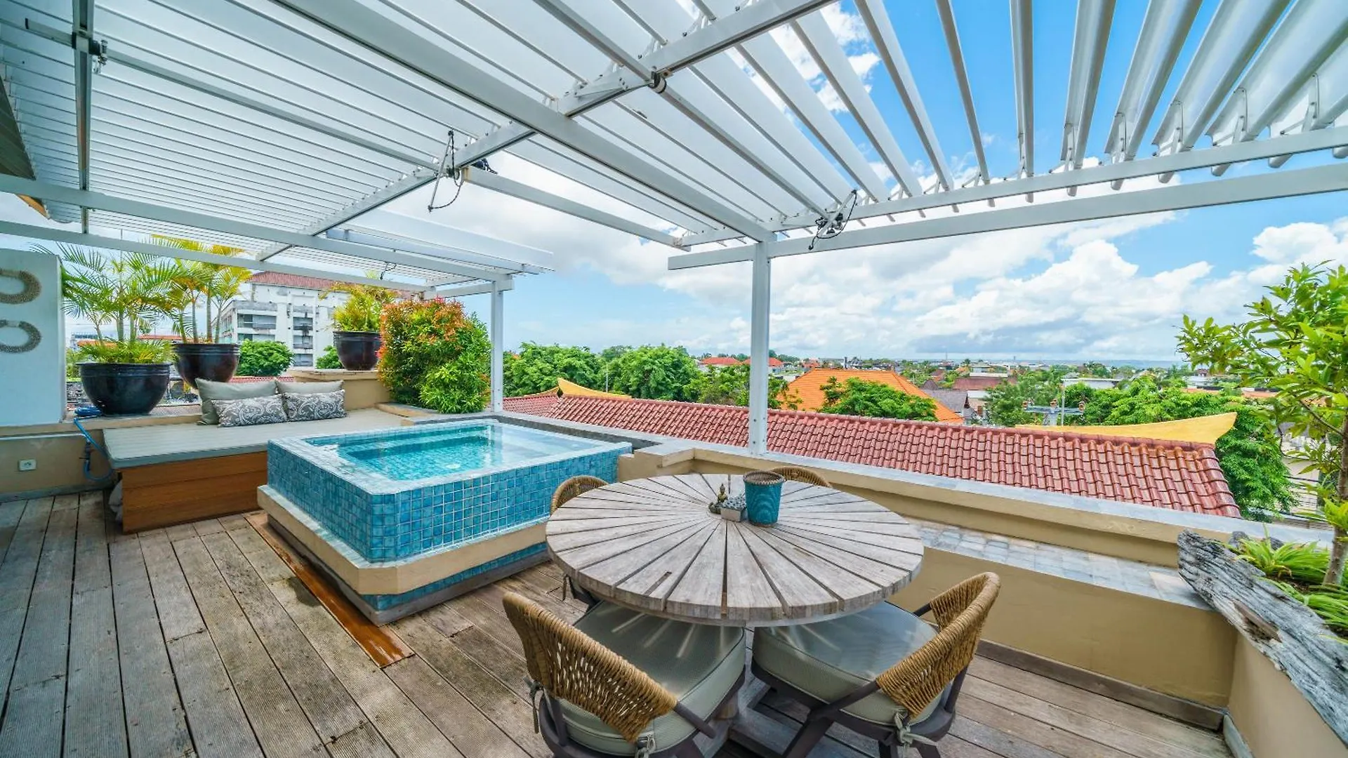 Διαμέρισμα Private Penthouse With Sunset Views Central Seminyak Ινδονησία